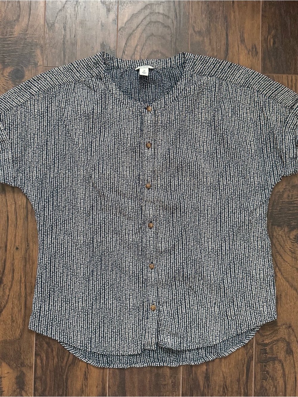 L.L. Bean Navy and Cream Short-Sleeve Button-up Top Size Medium